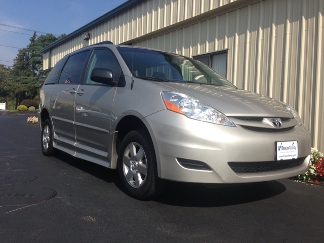 2010 Toyota Sienna SXT Ext Cab