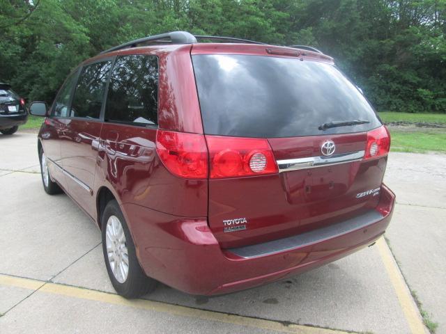 2010 Toyota Sienna SEL Sport Utility 4D