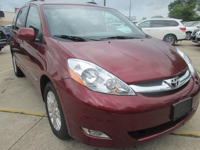 2010 Toyota Sienna SEL Sport Utility 4D