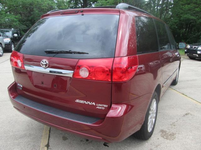 2010 Toyota Sienna SEL Sport Utility 4D