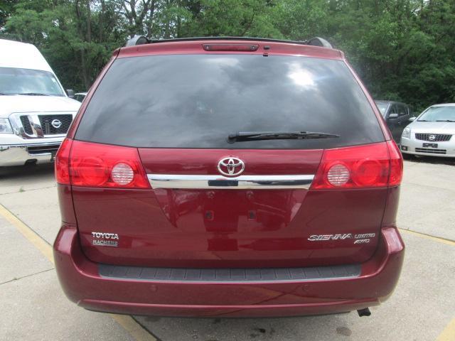 2010 Toyota Sienna SEL Sport Utility 4D