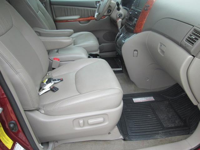 2010 Toyota Sienna SEL Sport Utility 4D