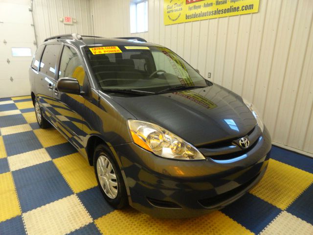 2010 Toyota Sienna SE Stow-n-go Power Seat