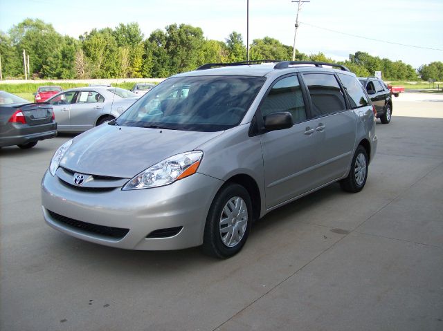 2010 Toyota Sienna SXT Ext Cab