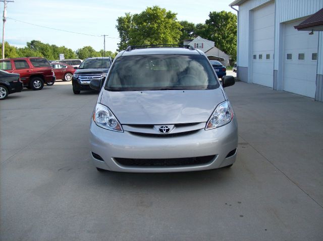 2010 Toyota Sienna SXT Ext Cab