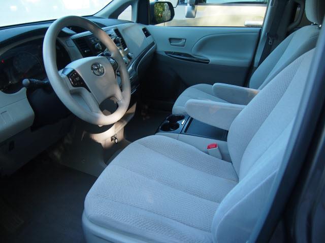 2011 Toyota Sienna X