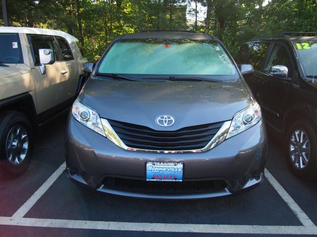 2011 Toyota Sienna X