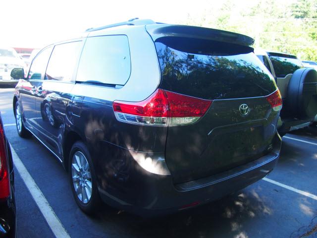 2011 Toyota Sienna X