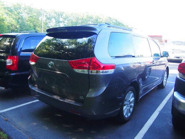 2011 Toyota Sienna X