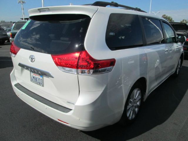2011 Toyota Sienna 4dr Wgn Auto Grand Touring