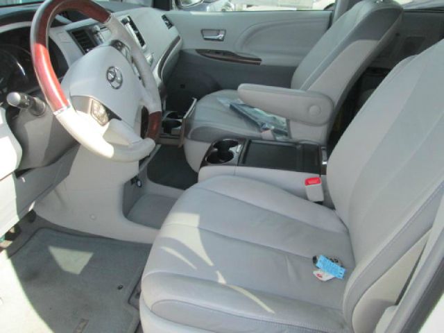 2011 Toyota Sienna 4dr Wgn Auto Grand Touring