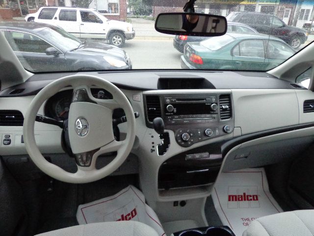 2011 Toyota Sienna 4dr Wgn Auto Grand Touring