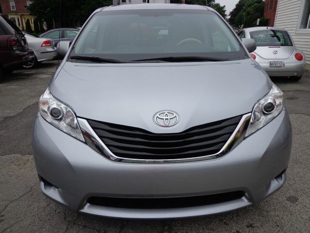 2011 Toyota Sienna 4dr Wgn Auto Grand Touring