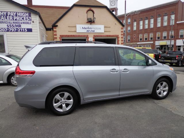 2011 Toyota Sienna 4dr Wgn Auto Grand Touring