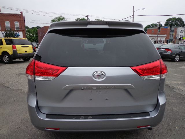 2011 Toyota Sienna 4dr Wgn Auto Grand Touring