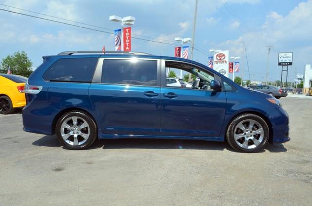 2011 Toyota Sienna LE 4X4 Leather DVD Sunroof