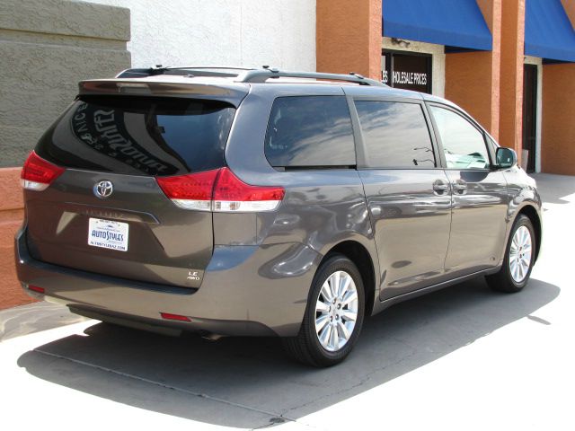 2011 Toyota Sienna S Sport PLUS