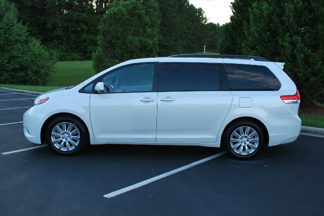 2011 Toyota Sienna 4dr Wgn Auto Grand Touring