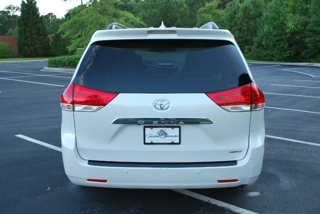 2011 Toyota Sienna 4dr Wgn Auto Grand Touring