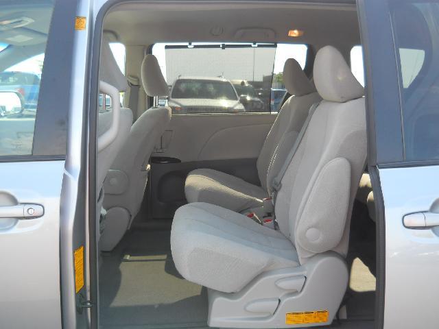 2011 Toyota Sienna SLE --z71 Pkg