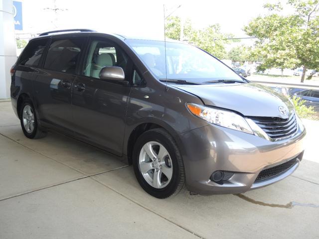 2011 Toyota Sienna X