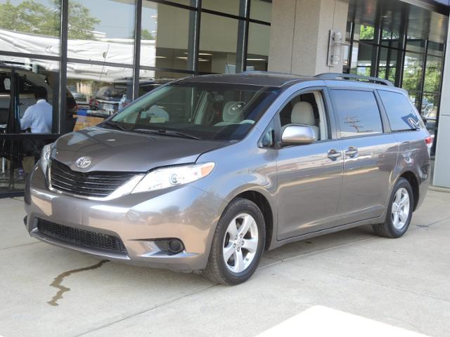 2011 Toyota Sienna X