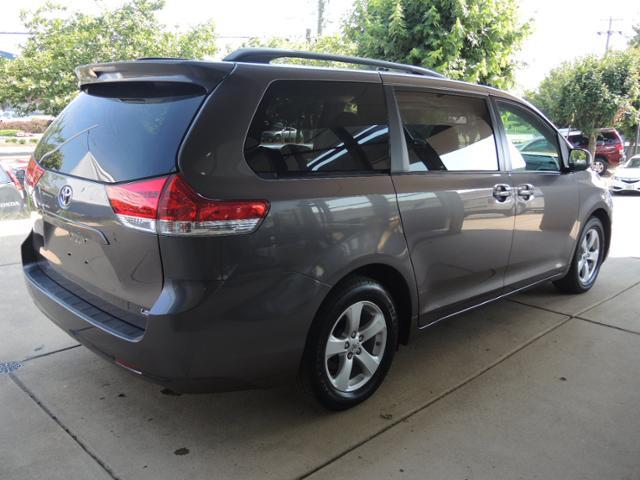 2011 Toyota Sienna X