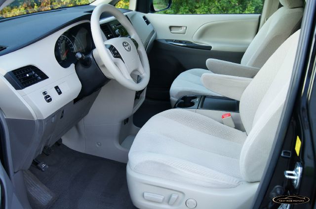 2011 Toyota Sienna 4dr Wgn Auto Grand Touring