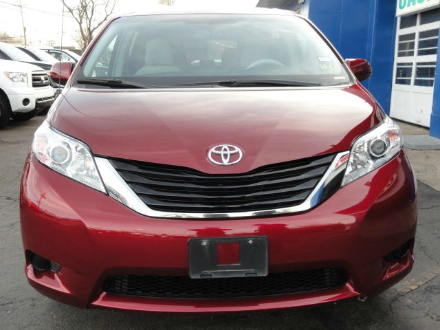 2011 Toyota Sienna S Sport PLUS