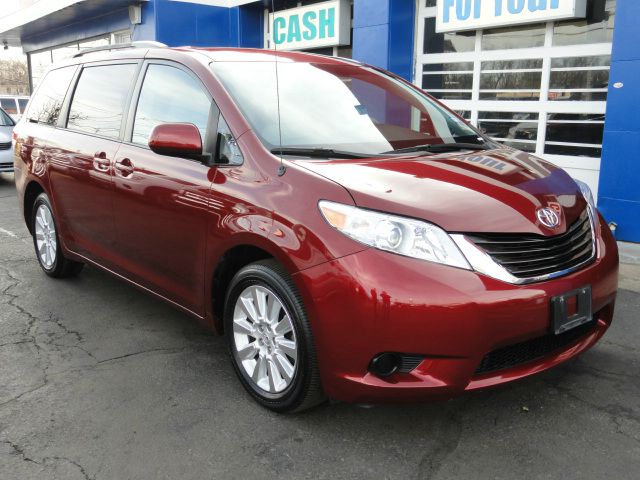 2011 Toyota Sienna S Sport PLUS