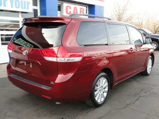 2011 Toyota Sienna S Sport PLUS