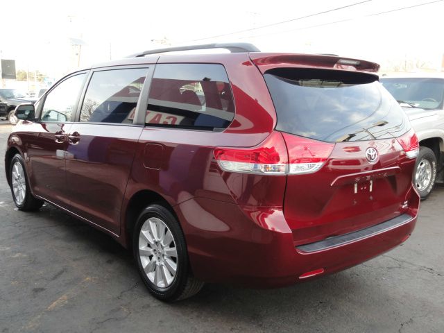 2011 Toyota Sienna S Sport PLUS