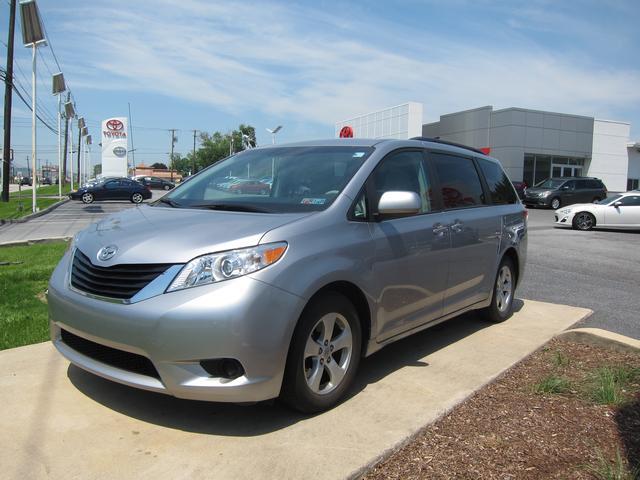2011 Toyota Sienna X