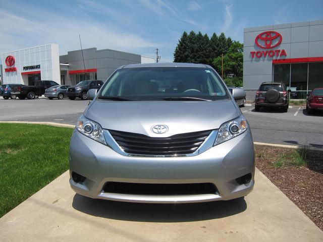 2011 Toyota Sienna X