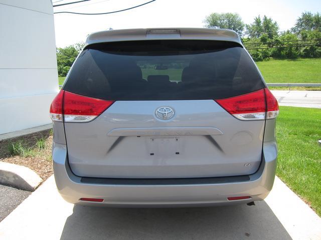 2011 Toyota Sienna X