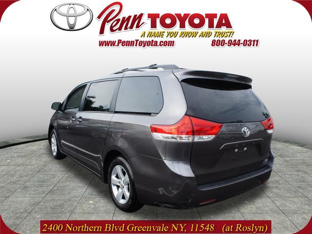 2011 Toyota Sienna SEL W/ Moonroofalloy Wheels