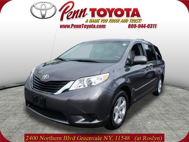 2011 Toyota Sienna SEL W/ Moonroofalloy Wheels