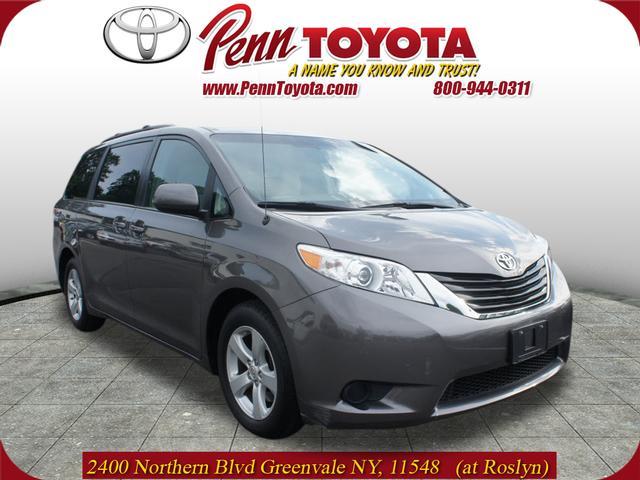 2011 Toyota Sienna SEL W/ Moonroofalloy Wheels