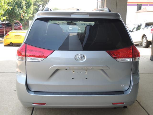 2011 Toyota Sienna X