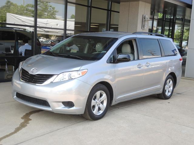 2011 Toyota Sienna X