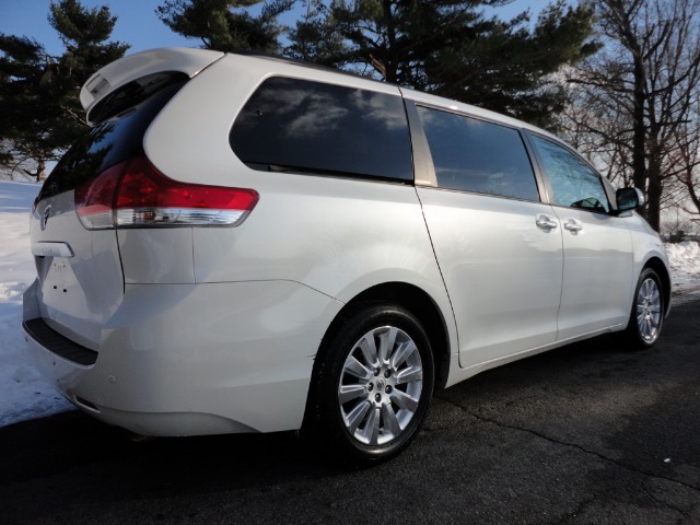 2011 Toyota Sienna S Sport PLUS