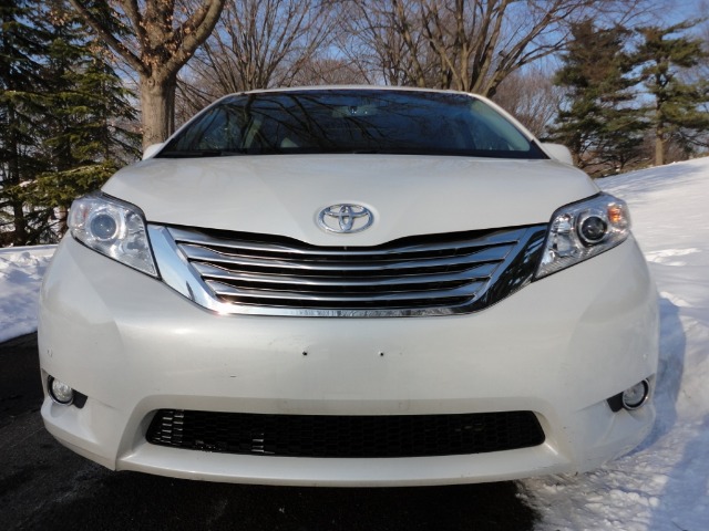 2011 Toyota Sienna S Sport PLUS