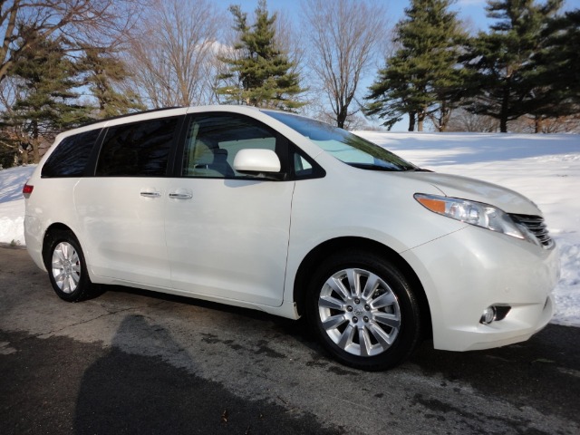 2011 Toyota Sienna S Sport PLUS