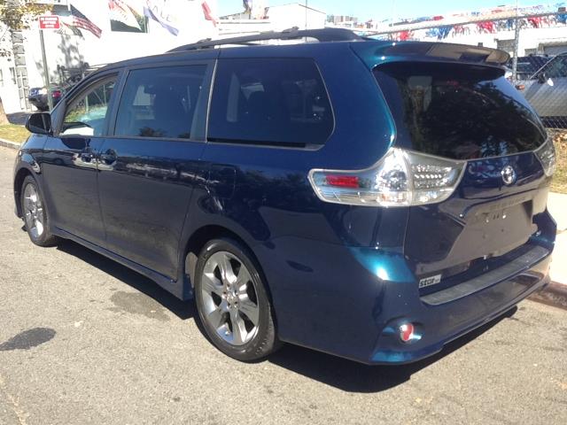 2011 Toyota Sienna SE