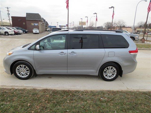 2011 Toyota Sienna SEL Sport Utility 4D