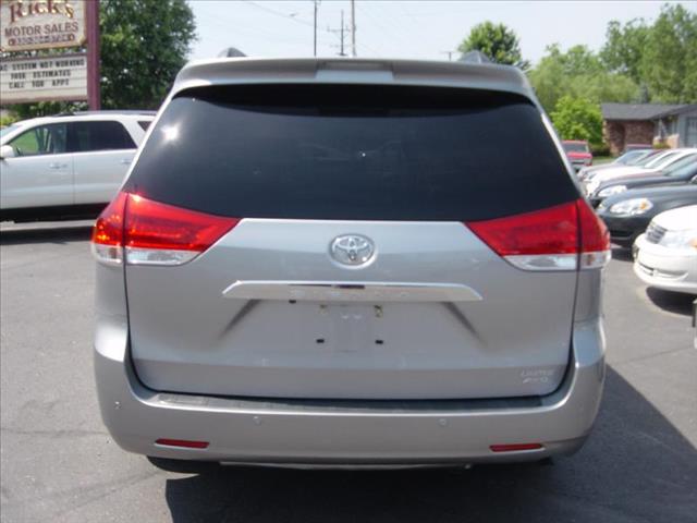 2011 Toyota Sienna 3.0 Avant Quattro