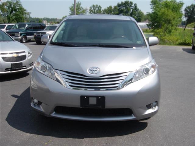 2011 Toyota Sienna 3.0 Avant Quattro