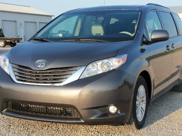2011 Toyota Sienna Eddie Bauer 4x4