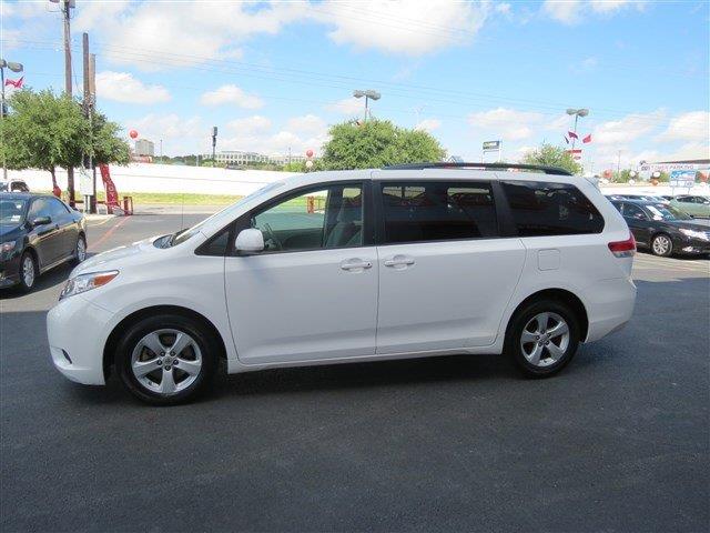 2011 Toyota Sienna X