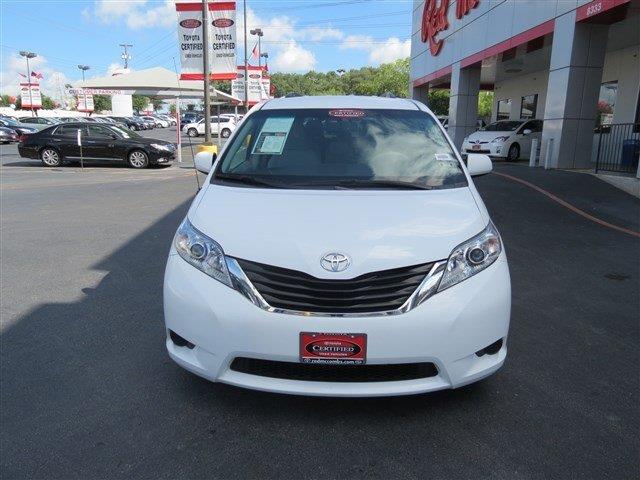 2011 Toyota Sienna X